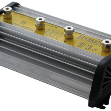 Permettono di ricaricare più batterie contemporaneamente, dando la preferenza alla batteria più scarica.Separano elettricamente ciascuna batteria per evitare che quella con carica maggiore defluisca in quella più scarica.Carcassa in alluminio, con ampia alettatura atta a disperdere efficacemente il calore.