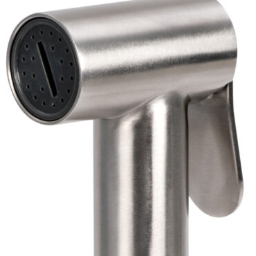 Vano doccia in acciaio inox AISI 316 con sportello autoreggente. Dotato di doccia Tiger in acciaio inox e boccola interna in gomma antivibrante.