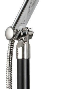 Asta che permette di avere un soffione fisso sulla plancetta di poppa.Realizzata in alluminio anodizzato nero + accessori in acciaio inox.Permette di orientare la doccia in tutte le direzioni ed altezze.Leggera e telescopica per un facile stivaggio, tubo esterno Ø 35 mm (ordinare 34.355.00 per stivaggio a parete).Ideale in abbinamento a doccia Adriana 15.480.00 o Keji II Continuum Flow 15.237.06.