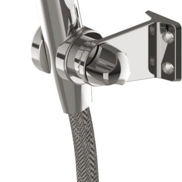 Supporto a parete con inclinazione regolabile, realizzato in acciaio inox 316 lucidato a specchio. Disponibile in versione universale e specifica per doccia Saturn.