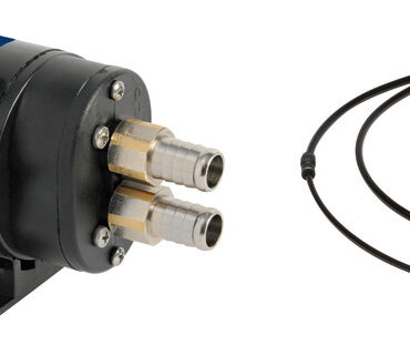 L'aspirazione dell'olio avviene attraverso il foro dell'asta di livello. Completa di portagomma 14 mm.