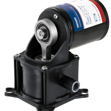 Piastre in acciaio inox, parti in plastica e nylon antiurto, parti in gomma in speciale tessuto gommato resistente a qualsiasi sostanza.Stagne in accordo con ISO 8846 (possono essere montate nel vano motore), complete di filtro.