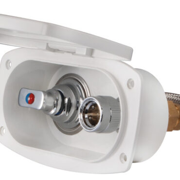 Presenta un connettore a scatto femmina (misure standard internazionali) + miscelatore acqua calda/fredda monocomando (17.051.00).