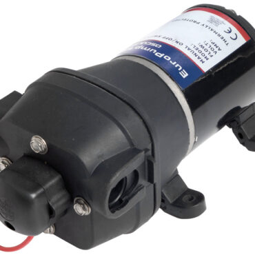 Può girare a secco senza rovinarsi. Esente da vibrazioni, molto silenziosa.Bypass interno che salvaguardia la pompa da eccessiva pressione in entrata.Motore a magneti permanenti con albero autolubrificante. Il sistema a 4 valvole evita le caratteristiche pulsazioni delle altre autoclavi, a rubinetto semiaperto.Protezione contro inversione polarità. Cuscinetti interni in acciaio inox.Completa di 4 raccordi (2 da 1/2" filettati + 1 portagomma diritto da 14 mm + 1 portagomma a 90° da 14 mm) e di filtro di aspirazione, il tutto con innesto a scatto.