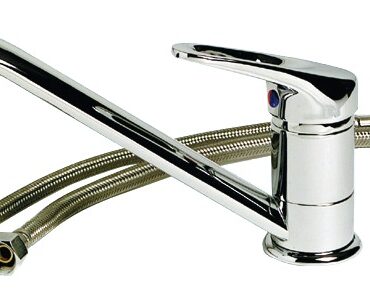 Mono comando con valvole in ceramica e becco girevole.