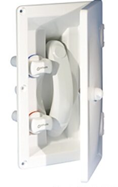 Tubazione sfilabile collegata alla doccia da 2,10 m. Portagomma per collegamento acqua filettato da 1/2” in ABS bianco.