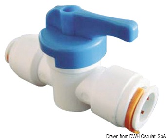 Montaggio istantaneo a scatto. Basta una semplice pressione del tubo e una clip di sicura sul raccordo per l’innesto. Raccordi totalmente riutilizzabili, in plastica atossica alimentare ad alta resistenza con tubo in polietilene semirigido.