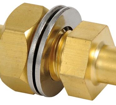 Permette il passaggio del carburante attraverso la paratia serbatoio-pozzetto.