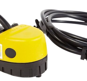 Un accessorio che ne contiene tre al suo interno, succhiarola, valvola di non ritorno ed interruttore elettronico. Facilmente collegabile alla pompa di sentina "Gulper IC" mediante spinotti stagni, viene fornita con 4 metri di cavo e può funzionare sia in impianti a 12V che a 24V. Non richiede nessuna manutenzione e si installa rapidamente. Connessione orientabile.