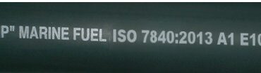 A norme CE omologata RINA ISO 7840/2021in classe A1 (la classe A2 di qualità inferiore, non é permessa per la benzina, ma solo per il gasolio). Omologata RINA+LLOYD'S. Rinforzi di tessuti sintetici. Superficie liscia ad impressione tela.