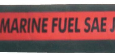 A norme CE omologata RINA ISO 7840/2021in classe A1 (la classe A2 di qualità inferiore, non é permessa per la benzina, ma solo per il gasolio). Omologata RINA+LLOYD'S. Rinforzi di tessuti sintetici. Superficie liscia ad impressione tela.