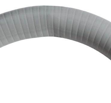 In PVC grigio con spirale in acciaio. Ha una mescola particolarmente morbida che gli permette di avere una flessibilità paragonabile al tubo di gomma. La superficie ha un trattamento che lo rende simile ad un tubo siliconico dandogli un aspetto molto tecnico e professionale. Temperatura di impiego -10°C +60°C.