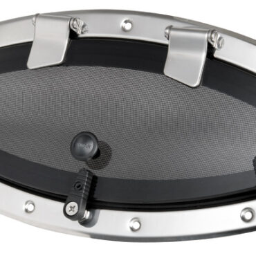 In acciaio inox AISI 316 lucidato a specchio, con le seguenti caratteristiche tecniche: viti esterne invisibili; angolo accentuato di drenaggio acque; completi di controflangia e zanzariera; galletti di fermo regolabili e non sporgenti; parte trasparente in acrilico fumè; approvati CE area 1 categoria 1; particolare sistema di fissaggio: l'oblò si accoppia con la controflangia in una sola operazione rapidissima, che significa risparmio di manodopera per il cantiere.