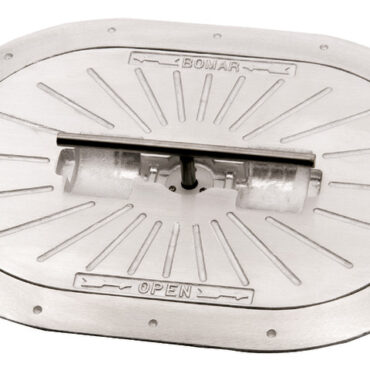 Costruito in alluminio fuso Almag-35 con viteria, anello e maniglia a T in acciaio inoxA tenuta stagna e testati per resistere fino a 10m di profondità.Montaggio a filo coperta. Adatto per uso commerciale.Omologazione CE