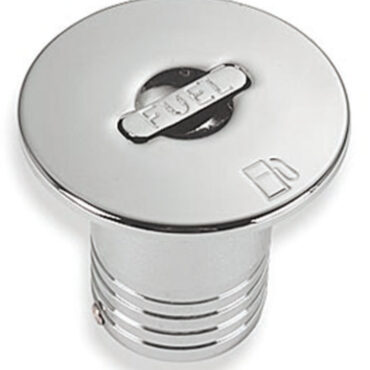 Speciale sistema di apertura che evita l’uso di chiavi, monete od altro. Progettati in modo che il tappo mascheri completamente la flangia avvitata, migliorando la tenuta dell’acqua. Versione con canotto di raccordo dritto o inclinato a 30° (da utilizzare quando il piano di rifornimento é inclinato, conforme ISO 8099/1). Completi di catenella interna, Ø massimo 88 mm. Sono tutti regolamentari RINA.