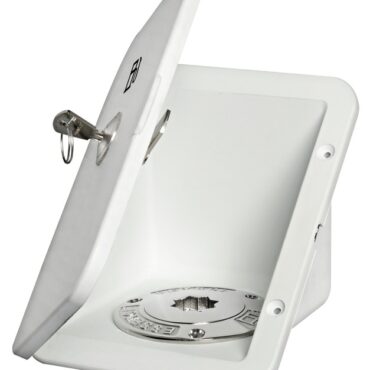 Completo di sportello. Fabbricato in nylon resistente agli idrocarburi.