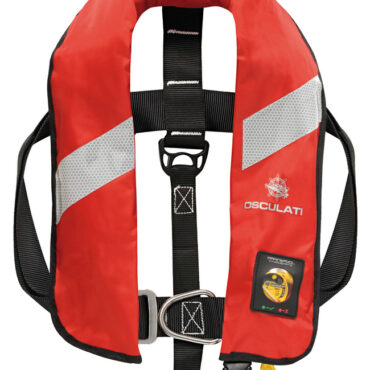 Completo di cintura di sicurezza omologata ISO 12401. Il sistema idrostatico di gonfiaggio automatico HAMMAR MA1 evita che il salvagente si gonfi per errore. Questo può capitare con i sistemi di gonfiaggio classici che si attivano con l'acqua. Il sistema HAMMAR si attiva solo con la pressione idrostatica (immersione di almeno 15 cm sott'acqua). Modello per adulti con nastro cosciale di sicurezza.