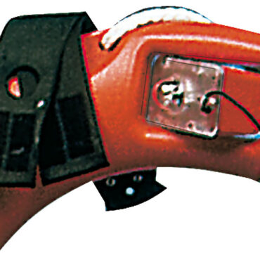 Fasce in nylon con strappo porta salvagente predisposte per alloggiamento boetta luminosa Sealux 30.432.00. Complete di morsetto 37.175.81 per fissaggio su tubo.