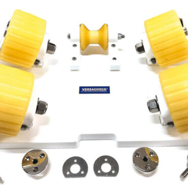 Facilitano il recupero e lo stivaggio di tender e moto d'acqua sulle plancette di poppaDotate di rulli in polietilene da 13 cm si autoregolano, con un escursione da 0-24°, adattandosi alla forma dello scafo; la ruota centrale da 8 cm protegge la chiglia.Le piaste sono facilmente removibili quando non in uso.