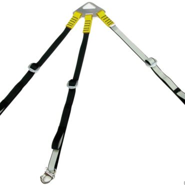 Di alta qualità, resistente UV per sollevamento tender di qualsiasi tipo. Piastra di sospendita e fibbie di regolazione in alluminio alta resistenza anodizzato. Moschettoni aggancio in acciaio inox AISI 316 ad apertura rapida. Carico max KG 400. Universali per qualsiasi gommone, in quanto regolabili. Articolo brevettato e certificato CE.