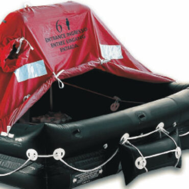 Approvate Marine Marchande Française. Regolamento Division 333-2/310-1. Revisione triennale.Versione "Europe offshore" 1+24 ore con dotazioni di sopravvivenza complete.