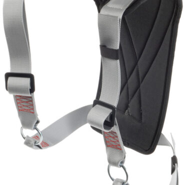 Fabbricato in robusto tessuto nylon/crodura con schienalino imbottito semirigido. Nastri in morbido poliestere alta tenacità.