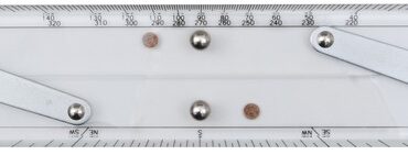 In plexiglass trasparente. Modello di ottima finitura e di alta precisione.