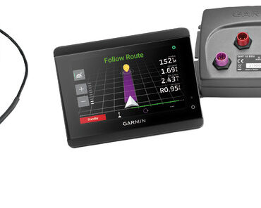 L’autopilota GHP REACTOR rappresenta la soluzione ideale per imbarcazioni a vela e a motore con timoneria meccanica, idraulica e a solenoidi. L’innovativo autopilota GHP REACTOR rappresenta un aiuto indispensabile durante la navigazione quando occorre lasciare il timone per dedicarsi ad altre attività o al controllo di altri dispositivi a bordo. Grazie alla comprovata tecnologia di derivazione aerospaziale e all’utilizzo di una sofisticata bussola a stato solido ( 9 assi AHRS) , il GHP REACTOR può essere installato in qualsiasi posizione, garantendo una precisa stabilità di rotta anche in caso di rollio e beccheggio.