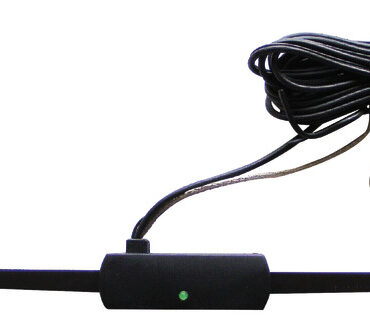 Cavo da 2,20 m. Frequenza 76-110 MHz. Impedenza 75 Ω.