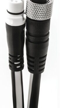 Il sistema di cablaggio STNG viene utilizzato per collegare i dispositivi in NMEA2000. Uno dei vantaggi del STNG è che le ghiere dei connettori sono poste sul retro dei display ; questo permette di avere un diametro del connettore più piccolo e quindi di riuscire a passare i cavi più facilmente. I prodotti che hanno connessione STNG possono essere collegati ad una rete NMEA2000 così come i prodotti NMEA2000 possono essere collegati alla rete STNG utilizzando un semplice cavo adattatore.