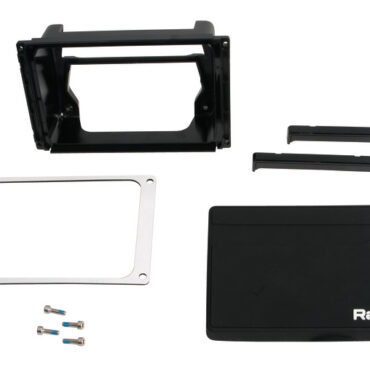 Progettato per garantire le più alte prestazioni, Axiom®+ è la NUOVA generazione del pluripremiato display multifunzione Raymarine. Ottimizzato per essere utilizzato con velocità, Axiom Plus è dotato di un potente processore quad-core leader nel settore per reattività e capacità di elaborazione. Il nuovo display IPS ad alta risoluzione garantisce il 25% in più di luminosità e le nuove tavole dei colori diurne / notturne offrono una maggiore visibilità in qualsiasi condizione di luce esterna.Axiom Plus supporta il rinomato LightHouse 3, il sistema operativo più potente e facile da usare per i display multifunzione Raymarine.Caratteristiche distintive della gamma Axiom+ rispetto alla gamma Axiom:- DISPLAY HYDROTOUGH™: Lo schermo in vetro è rivestito con materiali nanotecnologici, resiste agli urti e respinge acqua, olio e macchie per una migliore visualizzazione e controlli touch accurati.- PIÙ LUMINOSO: I display sono il 25% più luminosi (fino a 1.800 nit).- PIÙ NITIDO: La tecnologia di visualizzazione IPS offre angoli di visione più ampi e un netto contrasto, con una risoluzione doppia rispetto ai display tradizionali.- GPS INTERNO OTTIMIZZATO: ricevitore GPS/GNSS da 10 Hz di nuova generazione ad alte prestazioni con sensibilità 4 volte superiore per un posizionamento accurato.- MEMORIA INTERNA: 16 GB allo stato solido.- MODULO WI-FI INTEGRATO: per la connessione all'app. Raymarine e connessione alla rete internet.- Lighthouse chart cartografia Raymarine Mediterraneo 29.070.03 (dove inclusa).