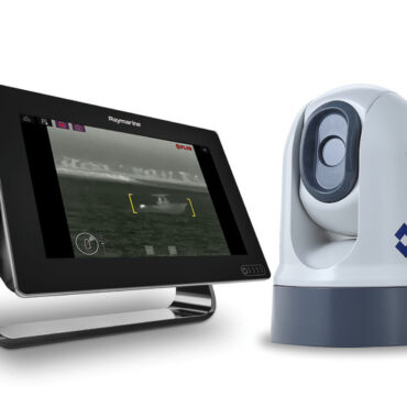 La termocamera FLIR M232 è un modello di termocamera marittima pan/tilt ad oggi più compatto e accessibile. Si basa sul core termografico ad alte prestazioni FLIR Boson™ con processore video multi-core, in grado di offrire una qualità immagine superiore e funzioni di analisi termica.Il modello M232 ha le funzionalità pan/tilt complete e la funzionalità zoom.