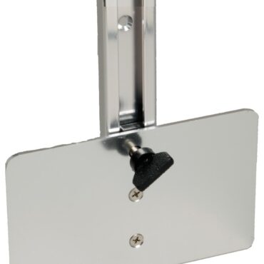 In alluminio anodizzato. Il trasduttore può essere alzato - abbassato di 115 mm, oppure completamente sfilato.