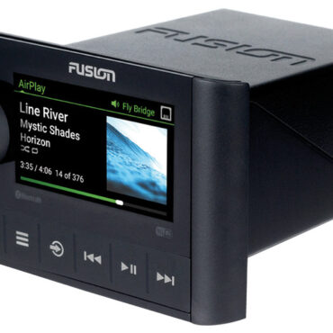 Design moderno e tecnologia studiata per la nautica, per ricreare il comfort di casa anche in barca.Possibilità di navigare intuitivamente tra le proprie playlist e godere di musica di alta qualità.