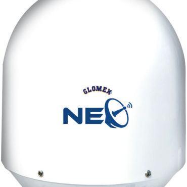 Saturn 4 "NEO" è la nuova antenna TV satellitare FULL-HD/4K a controllo wireless con disco da 47cm per utilizzare massimo 16 TV contemporaneamente.Come tutte le antenne Glomex "NEO", Saturn 4 è dotata di un sistema super veloce di agganciamento del satellite anche in condizioni estreme di mare mosso grazie ad un'elettronica di nuova generazione e ad una meccanica rinnovata: processore più potente, driver più veloce e struttura più robusta. Inoltre, la nuova elettronica è stata progettata per avere delle antenne TV satellitari estremamente silenziose, sia in fase di ricerca del satellite sia in fase di tracking.Grazie all’introduzione di serie di sensore e antenna GPS, le nuove antenne TV satellitari “NEO” memorizzano le posizioni di navigazione precedentemente percorse e garantiscono prestazioni di ricezione del segnale incrementate anche ai margini dell’area di copertura del segnale.Saturn 4 “NEO” è gestita tramite l'App gratuita Glomex SAT TV disponibile per i dispositivi iOS e Android. Scaricando l'app è possibile collegarsi all’antenna TV satellitare “NEO” tramite Bluetooth® e con un solo click:- aggiornare l'elenco dei satelliti dell'antenna- selezionare e cambiare i satelliti- aggiornare il software dell’antenna- inviare i parametri operativi dell'antenna all'assistenza tecnica in caso di necessità.