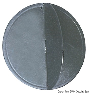 E’ realizzato in policarbonato nero antiriflesso, va issato di giorno, quando la barca é all’ancora. Nel caso la barca non governi, ne vanno issati due verticalmente. Obbligatorio come dotazione di bordo da entro 1 miglio a senza limiti di distanza della costa secondo il nuovo DM n°133 del 21/09/20241. all’ormeggio o all’ancora2. senza governo3. arenato o incagliato4. pericolo (usando qualsiasi bandiera quadrata)