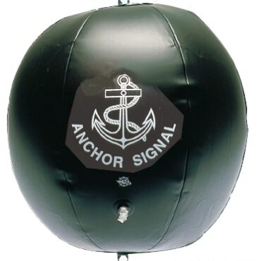 Da issare alla fonda (uno), oppure (due in fila verticale) nel caso la barca non governi. Sgonfio non occupa spazio. Obbligatorio come dotazione di bordo da entro 1 miglio a senza limiti di distanza della costa secondo il nuovo DM n°133 del 21/09/2024