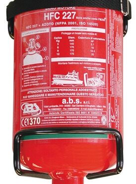 Omologati RINA, CE automatici a gas estinguente ecologico. Questo prodotto sostituisce l’Halon 1301 ed agisce a saturazione di ambiente. Rispetto alla polvere estinguente, non lascia alcun residuo per cui, anche in caso di apertura accidentale, non occorre ripristinare tutta la meccanica e accessoristica intasata dalla polvere estinguente. Il kit é composto da: bombola caricata a gas HFC-227 o FK-5-1-12 (ex NOVEC) + valvola speciale SPRINTVALVE ad attivazione termica a 93°+ cavetto con maniglia per comando a distanza, lunghezza 6 m accorciabile + staffa fissaggio estintore. Agendo per saturazione questo impianto non richiede tubazioni e ugelli supplementari. Per cubature maggiori, si possono usare più estintori.