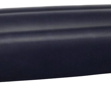 Fissaggio verticale ed orizzontale.Realizzato in morbido EVA stampato ad iniezione. Resiste agli urti ed agli agenti atmosferici, non lascia residui o macchie sugli scafi anche in caso di urti violenti.