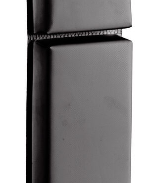 In PVC espanso morbido a cellula chiusa, con rivestimento esterno in tessuto di PVC telato ed elettrosaldato. Si possono piegare per riporli più facilmente.