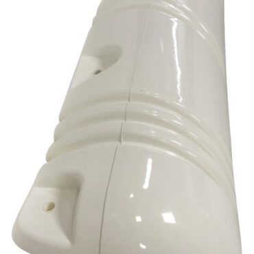 In PVC con valvola a spillo. Fissaggio su piano più angolo.