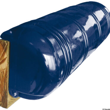 In PVC con valvola a spillo. Fissaggio su piano più angolo.