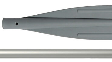 Pala antiurto in plastica grigia, manico in alluminio, anodizzato argento.