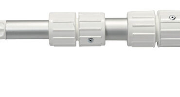 Realizzato tutto in alluminio lucidato e anodizzato, con gancio in nylon e manopola terminale. E’ un mezzo marinaio molto robusto, fabbricato con 3 tubi concentrici. Si può bloccare in qualsiasi posizione, tramite le speciali camme di serraggio.