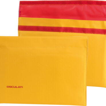 In nylon cordura con interposti fogli di polietilene galleggiante. E’ un oggetto funzionale e molto robusto. A richiesta, per almeno 100 pezzi, marchio del cliente.