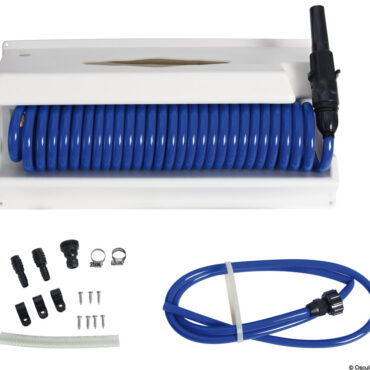 Vano per montaggio a parete completo di erogatore regolabile e di tubo in poliuretano per collegamento alla rete idrica.Lancia di erogazione standard in plastica + lancia heavy duty in ottica professionale + tubo di raccordo 1,5 m.