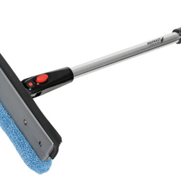 Attrezzo con spazzola in microfibra + lama di asciugatura. Completo di manico pieghevole in alluminio anodizzato.