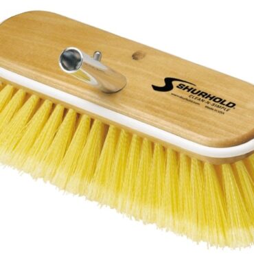 Struttura in legno marino verniciato ai poliuretani, bordo antiurto, “fibre premium”, attacco angolato a scatto in alluminio. Disponibili in 2 diverse dimensioni.