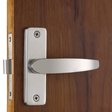 Dimensioni: 51x45x10,5 mm. Per porte spessore 16/38 mm.