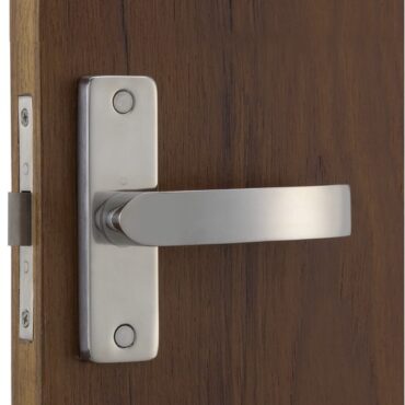 Dimensioni: 51x45x10,5 mm. Per porte spessore 16/38 mm.